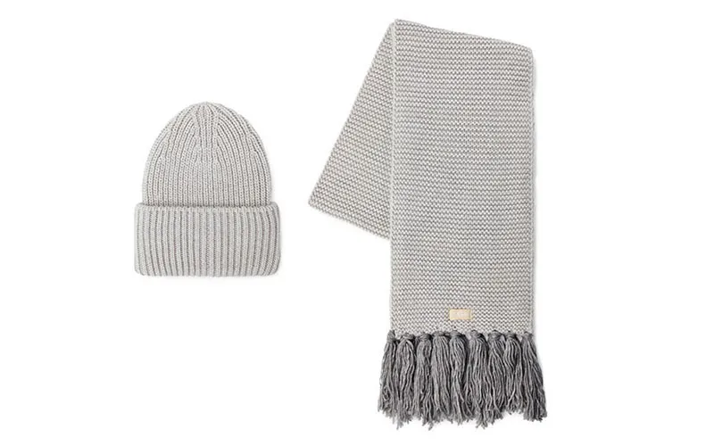 UGG® Muts en Sjaal Set Lichtgrijs
